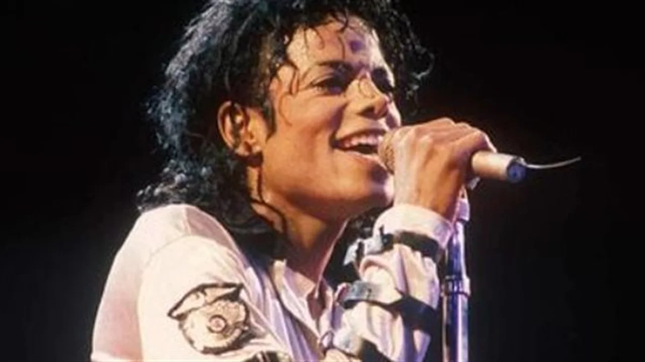 أسرار صادمة.. فيلم مايكل جاكسون يكشف كواليس تعامله مع الحيوانات الغريبة